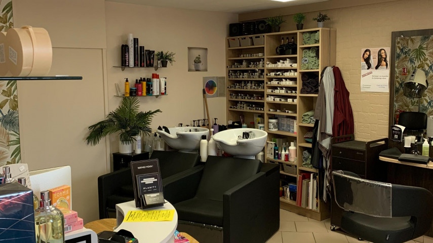 Salon de coiffure mixte À reprendre à reprendre - Pays du Montmorillonnais (86)